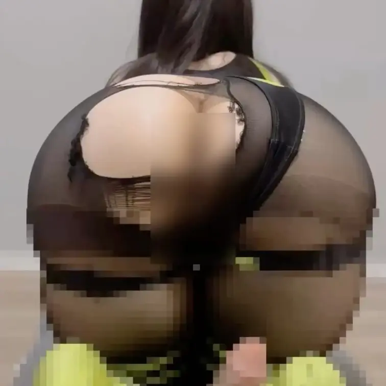 デカ尻アナル見せつけ足コキ🍑👣💕
これで腰へこへこしてみたい？😏