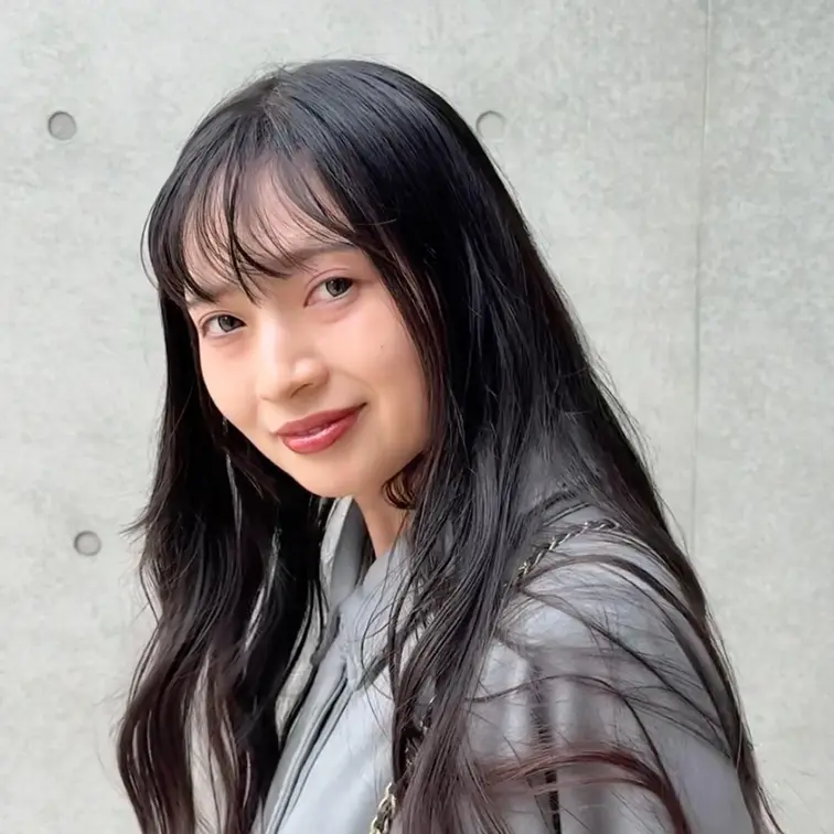 #322【MAYU 24歳】
今回ストリートスナップに協力してくれたのは、MIUMIUのトレーナーが可愛いMAYUちゃ