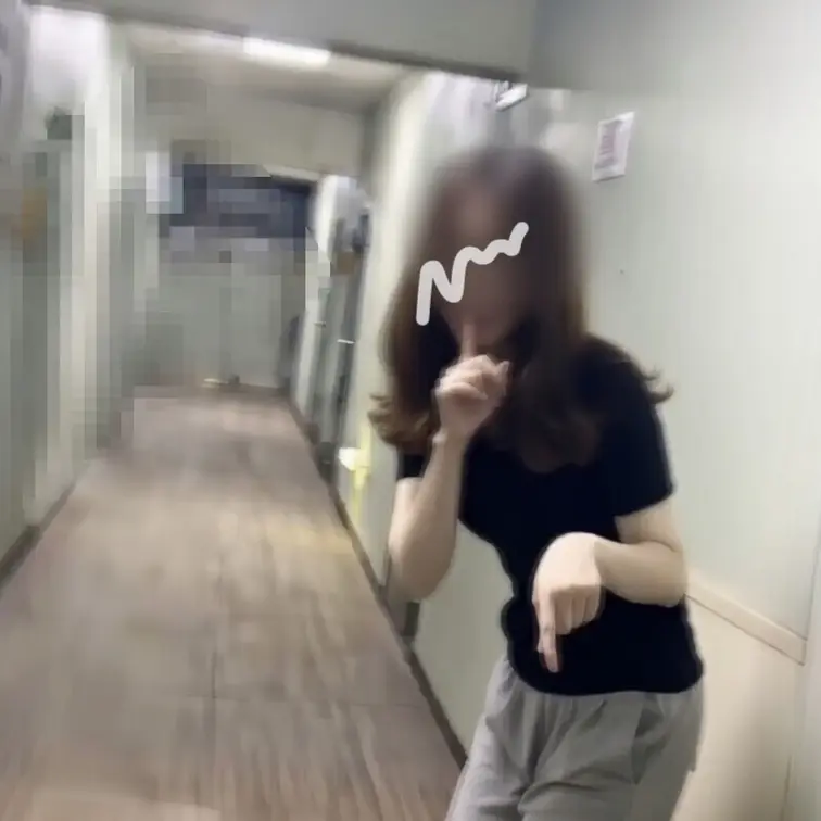 寮に住む女子大生Yちゃん（19）の部屋で隣人に気をつけながら声我慢エッチ

Yちゃんと会う場所を考えていたら「寮だけ