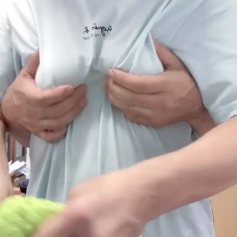 ノーブラで、家事とかしてるのを見ると、
男の人って、ムラムラしちゃうんですか？
思わず、おっぱいを、揉みたくなっちゃ