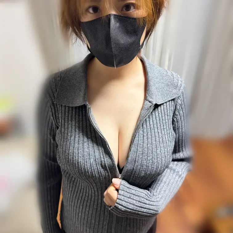 髪ボッサボサの巨乳嫁ちゃんの手コキ