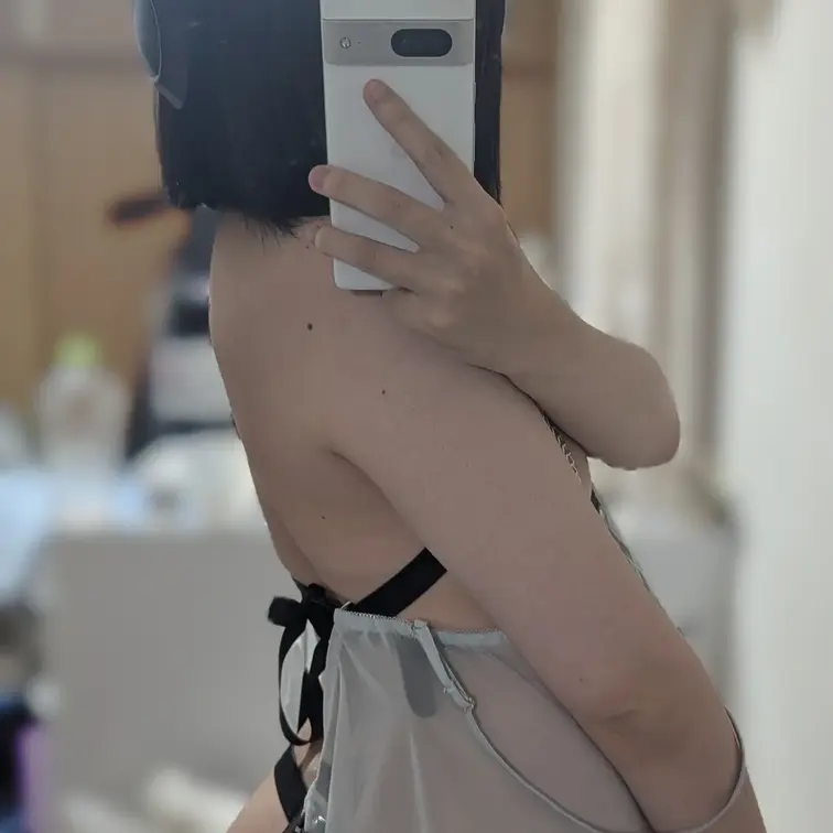 乳首と脇と、ベビードールの下のランジェリーが見れちゃいます♡