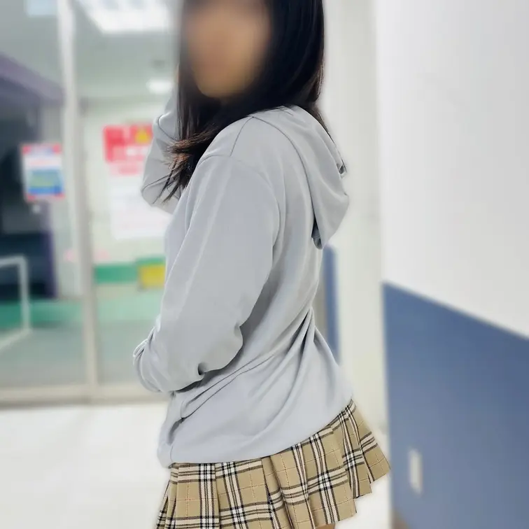 田村さんは免許ないから
夜の買い出しで月に1、2回車を出すんだけど

その代わりなのか
おじさん好みの激ミニでも