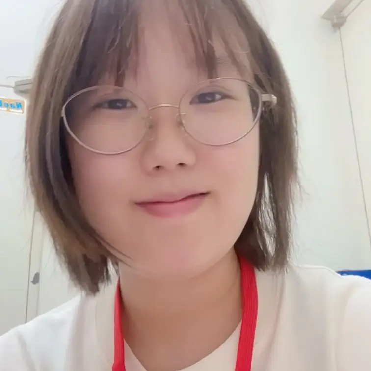 バイト休憩中のもえかです💕
普段は眼鏡😎
