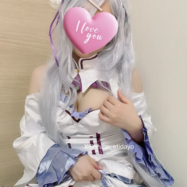 【ファンクラブ限定動画】

アニメコスプレ着パンチラ？ノーパンだからあそこちら？動画✨
写真やと思ってて撮ってて途