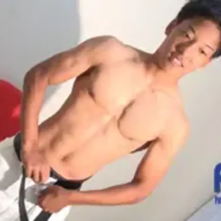 まだ垢抜けていないピュアボーイ！部活で鍛えた肉体美がなんともエロすぎる！ボコボコの④パックがなんともエロい!!さら...