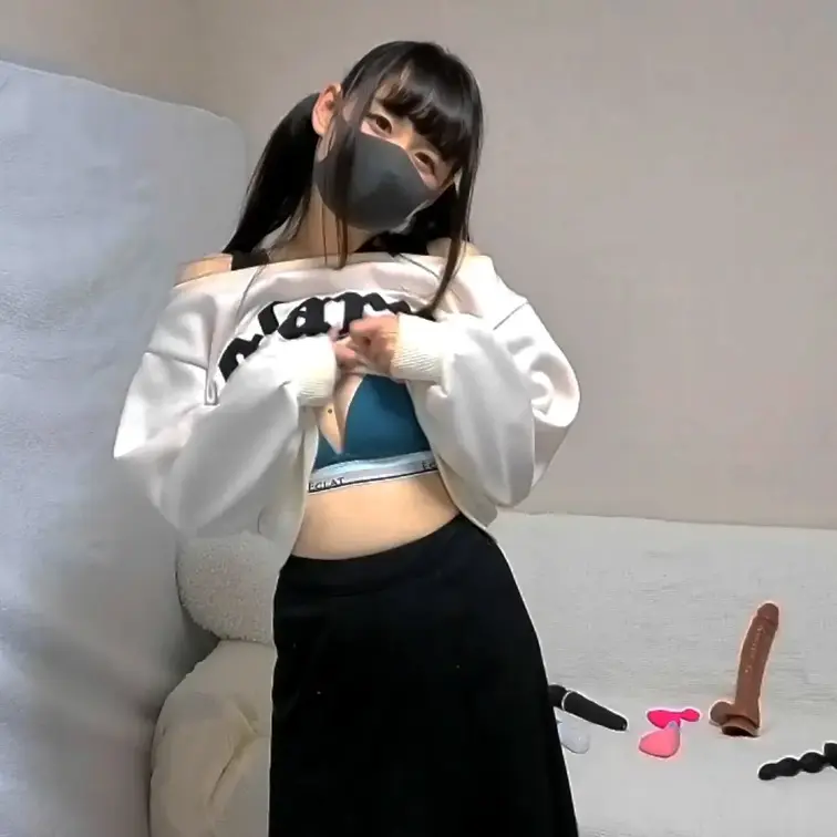 私服オナニー💗今日もオモチャは電マくん♪