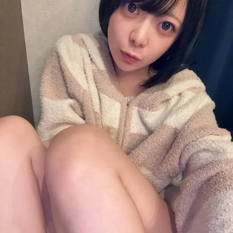 お疲れ様です♪
ひめかです💕

今回はパジャマでオナニーしちゃいました。

寝る前のオナは処女JDの日課です笑

恥ずかしいけど、観てくれたら嬉しいです💕