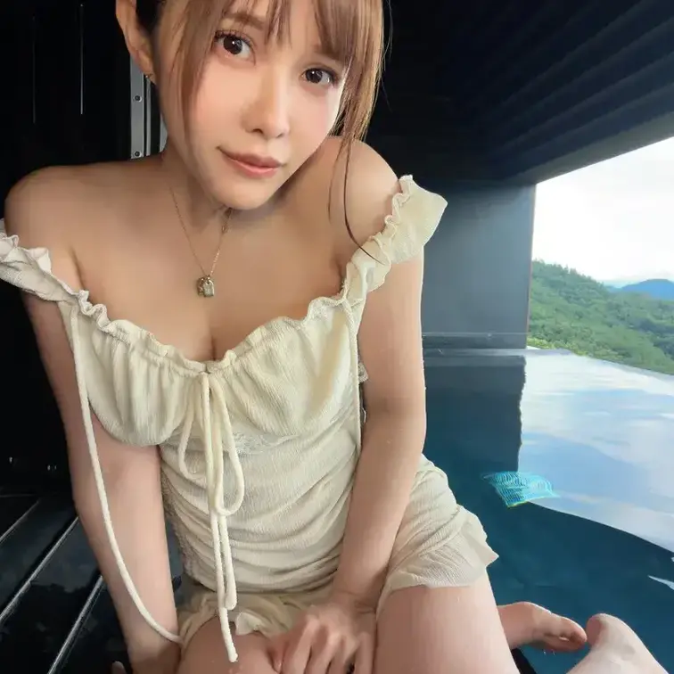みかみかの画像: これ、よ〜くみると濡れてるの/// 濡れてる女でも車乗せて運んで