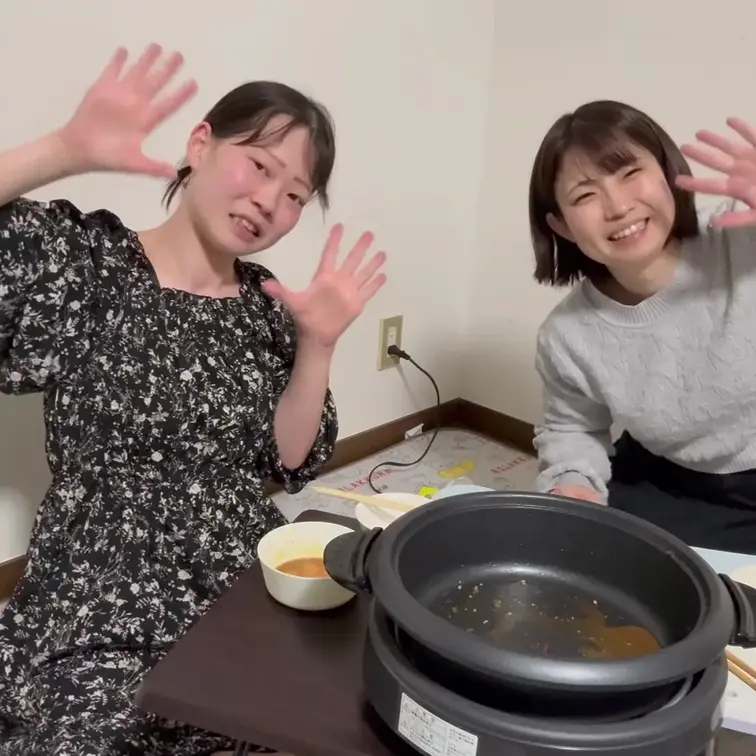 仲良しのいい、りえちゃんとすき焼きを食べました。
ほのぼの日常系の20分動画です。
りえちゃんとは小岩のバビーで会え