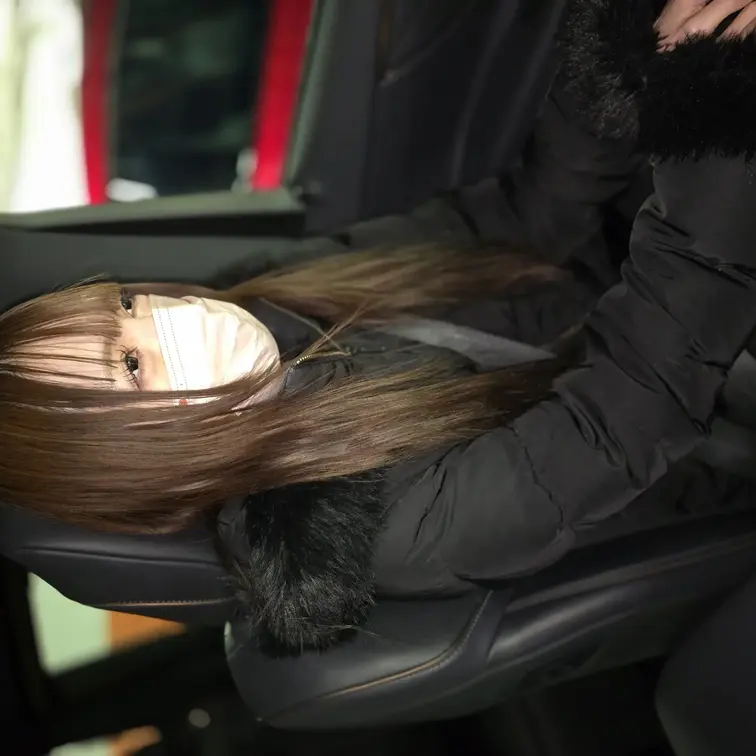 美人受付嬢とドライブ中の車内で生フェラからの大量口内射精！
https://myfans.jp/posts/3af2d