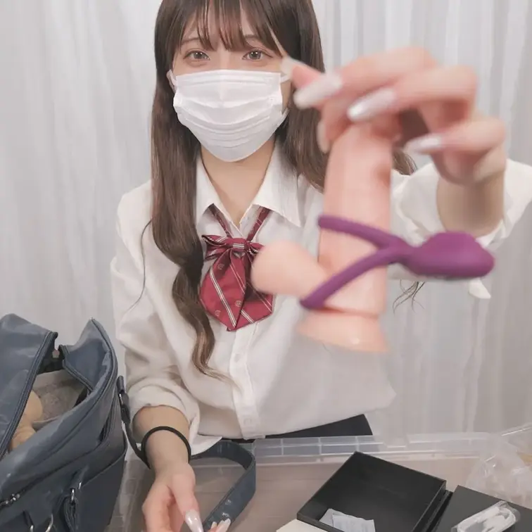 オチンポ様に装着するタイプのクリバイブを頂いたので実践してみた。

クリバイブでクリトリスを
ディルドゥで膣内をゴ