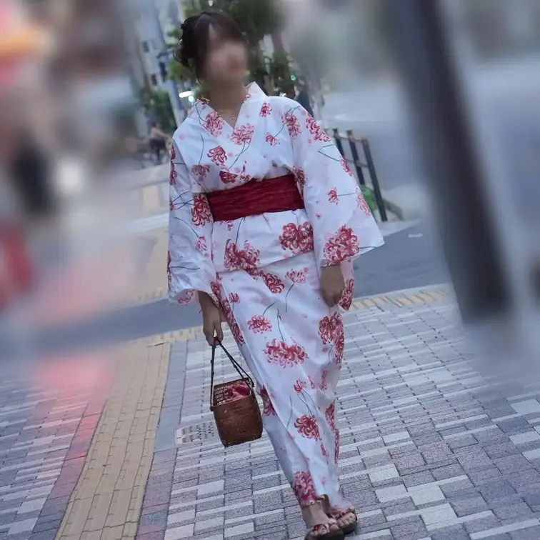 俺と付き合ってると勘違いしてるこの子、イチャラブに憧れてるっぽいから「好き」って耳元で囁いたら、そのまま中出しOKしてく