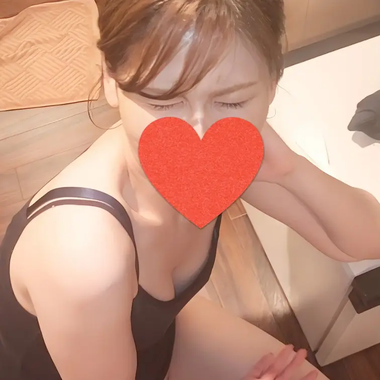 【臭いチンカス付きチンコを嗅ぐ人妻】
仕事後洗っていないチンカス付きのチンコを人妻に嗅がせてやりました。
酸っぱい匂
