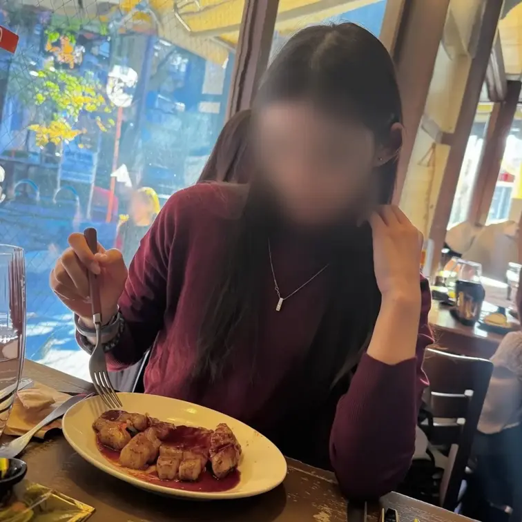都内有名企業のOLのKちゃん（26歳）👩🏻

週末の昼間に待ち合わせして、Kちゃんと代官山デートしてきました。蔦屋書