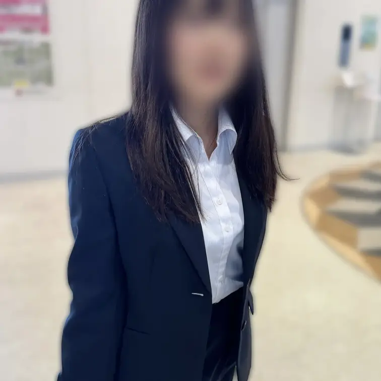 配属されたばかりの頃は
クソ真面目な仕事女子だと思ってた部下が

実は上司に撮られながら
ライブで潮吹きオナニー