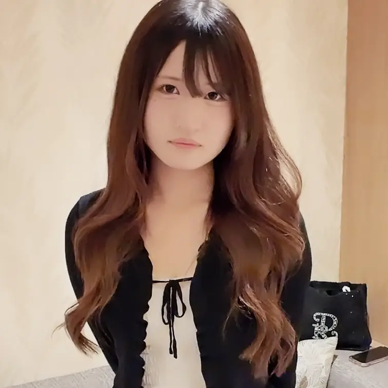 19歳　身長160 Gカップ　

この子は最初あった時にまるで家にいるかのようにソファーでくつろぎ出したので大丈夫か？と不安になったのですが

いざ交流してみると、めちゃくちゃ素直で気が利いて可愛い素敵な子でした

そんな事に感動しつつ服の上から触っていくとおっぱいの張りが半端ありません

Gカップと胸が大きいのに弾力があってほとんど垂れてないんですよね

その事を褒めると、若いですからと微笑みながら答えてました

そして手マンからおもちゃ攻めそしてバックから挿入しパンパンと突き上げます

そして一回目の中出し射精！

溜まっていたので大量に溢れてきます

そして続けざまに跨ってもらい騎乗位へ移行

これがかなり上手くて所謂イかせる騎乗位というやつでした

堪らず射精しそうになったのでちょっとストップと言ったのですが微笑みながらむしろグラインドを強くしてきました

そしてまさかの騎乗位で2度目の射精！

1回目ほどではないですがとろりと精液が垂れてきます

そして流石に少し休憩と称したおっぱいを愛でるタイムを取りながら

正常位で再び挿入します

そして正常位で満足ゆくまで突き倒し3回目の渾身の中出しフィニッシュ

カラカラになるまで精液を出し尽くしました (1/2)