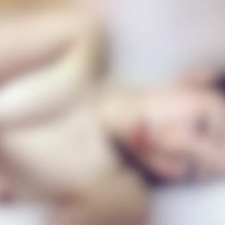 妻の自撮りです。
こちらもほぼ顔わかっちゃいますね笑
セクシーな表情をお楽しみください。
上級者プランからご覧いた
