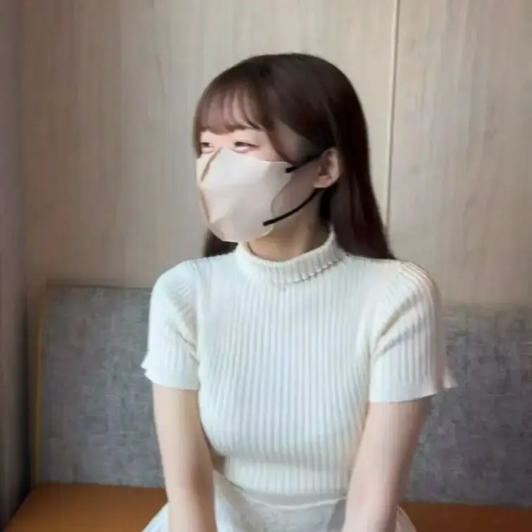 "完全顔出し"元乃木坂アイドル美少女との密会動画を公開しました(本編3時間11分)

"マスクを外した完全顔出し"で