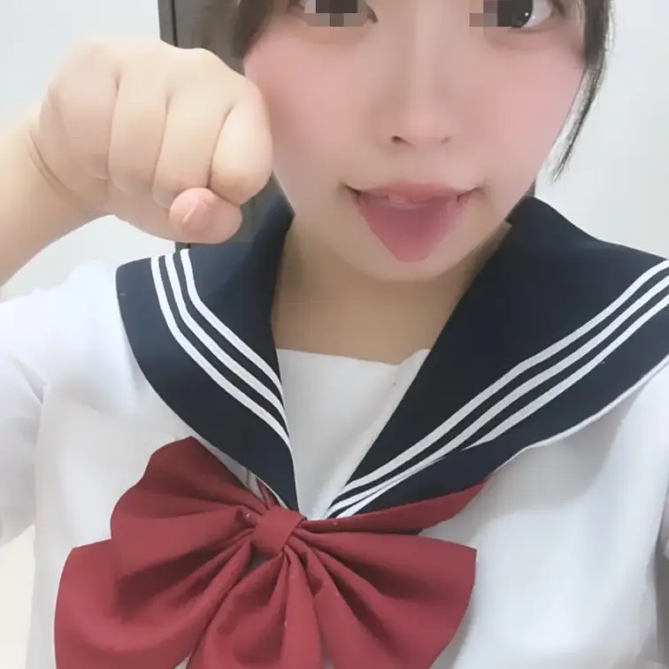制服コス💕初めてセーラー服着た🥺かわいい？