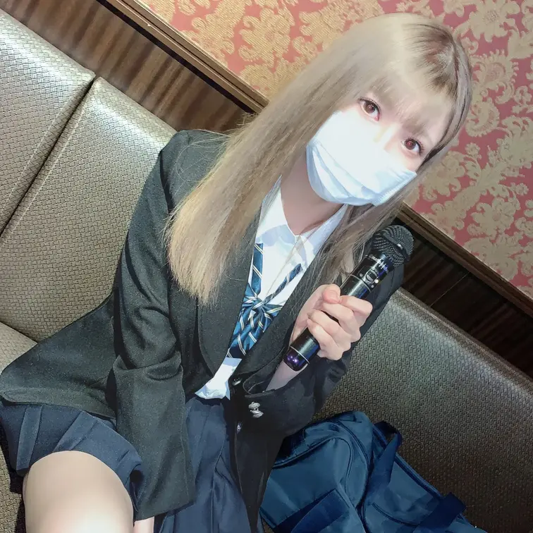 出会った女の子～ホテルに連れ込んでヤリまくり。潮吹いてイキまくっちゃうエロい子です！スレンダーでスタイルも良いです！！　