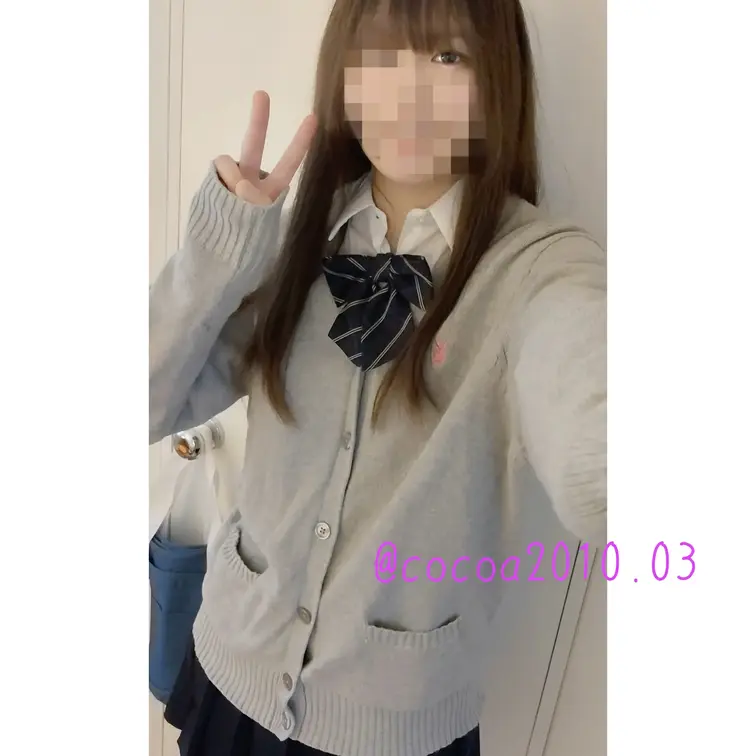 『普段の処女オナニー覗き見してください！最初はまったりと携帯いじって未使用まんこぐりくり♡急にオナスイッチ入って女の子の