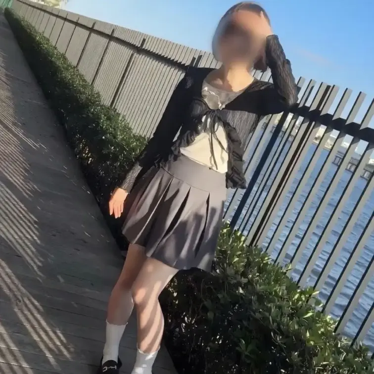 モテ過ぎ人生の美人ゲームライバーの Rちゃん（19）👩🏻

「エッチ大好きなのにエッチする機会なくて…🥹」と真剣に悩
