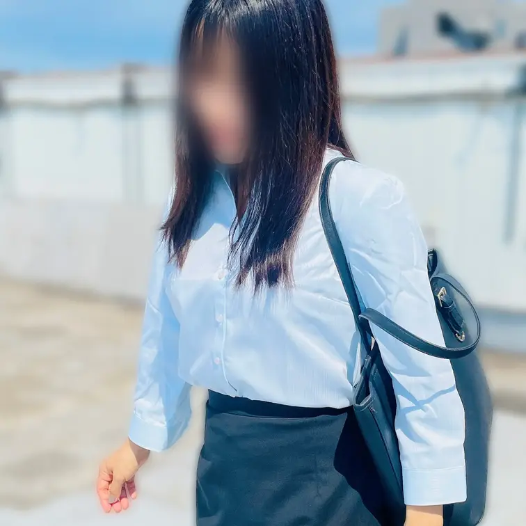 田村さんの意向で体重、年齢、顔は非公開です😅

上司にも遠慮なく意見して
営業成績抜群の真面目な女子社員の本性が