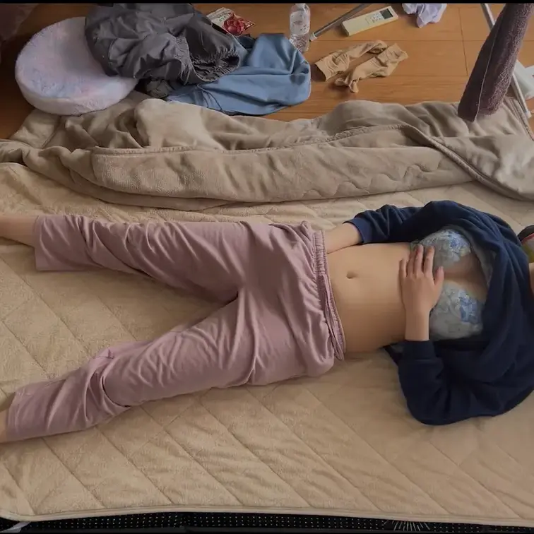 １人で部屋でヘッドマウントディルドでAV見ていたらエッチな気分になってオナニーしてしまう女

撮影衣装　普段着または