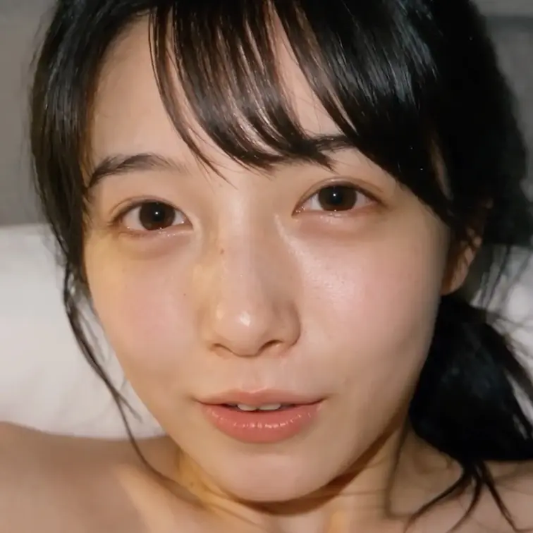 撮影のあと、ホテルでひとり（自撮り動画15秒・声あり）
