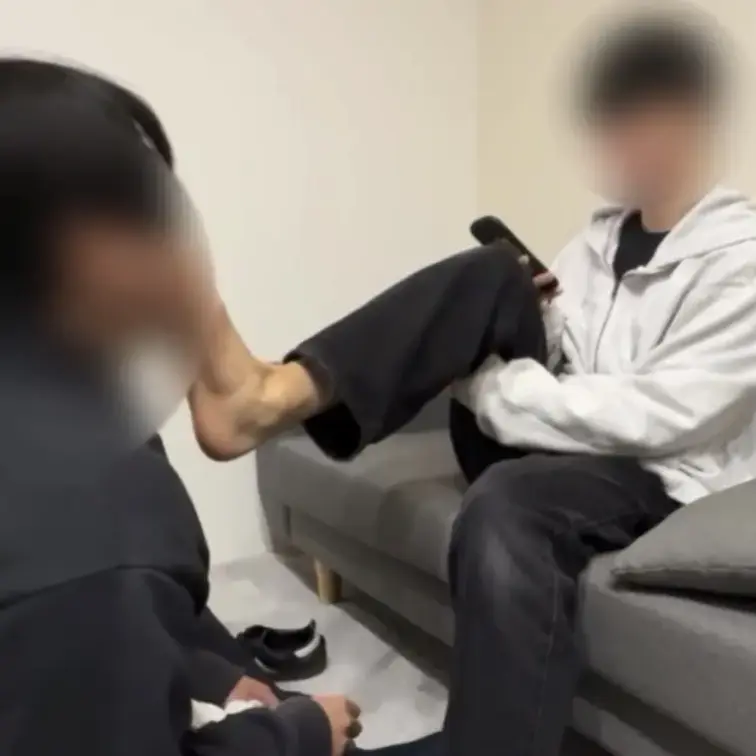 21歳のバスケ部イケメン大学生2回目。 2回目なのにノリノリでまじで逆らえないから、久しぶりに本気で恐怖感じた。 ...