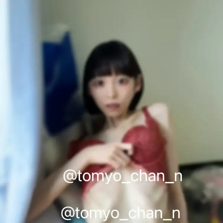 3:48
パジャマから下着で体型を見せる動画です！
腹筋の縦線がよく見えます！
深呼吸して肋骨を強調したりもしまし