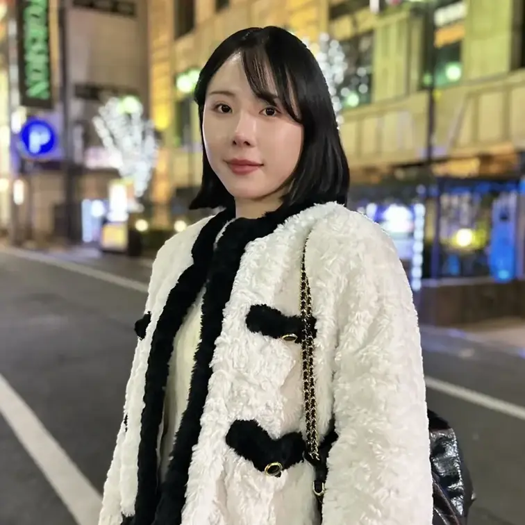 #55 MANAMI(27)
今回ストリートスナップに協力してくれたのは、普段は塾講師として働いているMANAMIちゃ