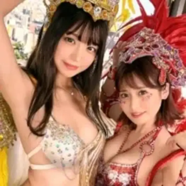 【エロすぎ可愛すぎ潮吹きすぎ】女の子同士でもディーチューしちゃう仲良し美女2人をWチ●コでハメまくり！？容赦ない手コキフ
