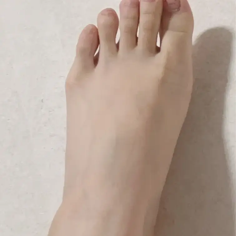 足の動画です！
足フェチに刺さる動画です♪
自撮りを送ってくれる可愛い子の足です