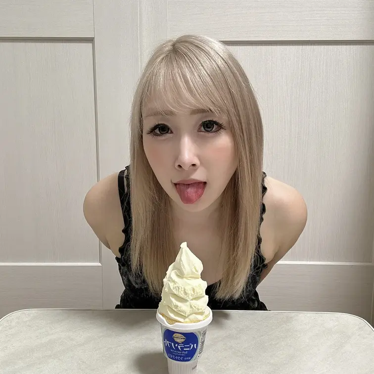 ノーハンドチャレンジ🍦
手を使わずにアイス食べられるかな？？
温かい目で見守ってください🤍笑