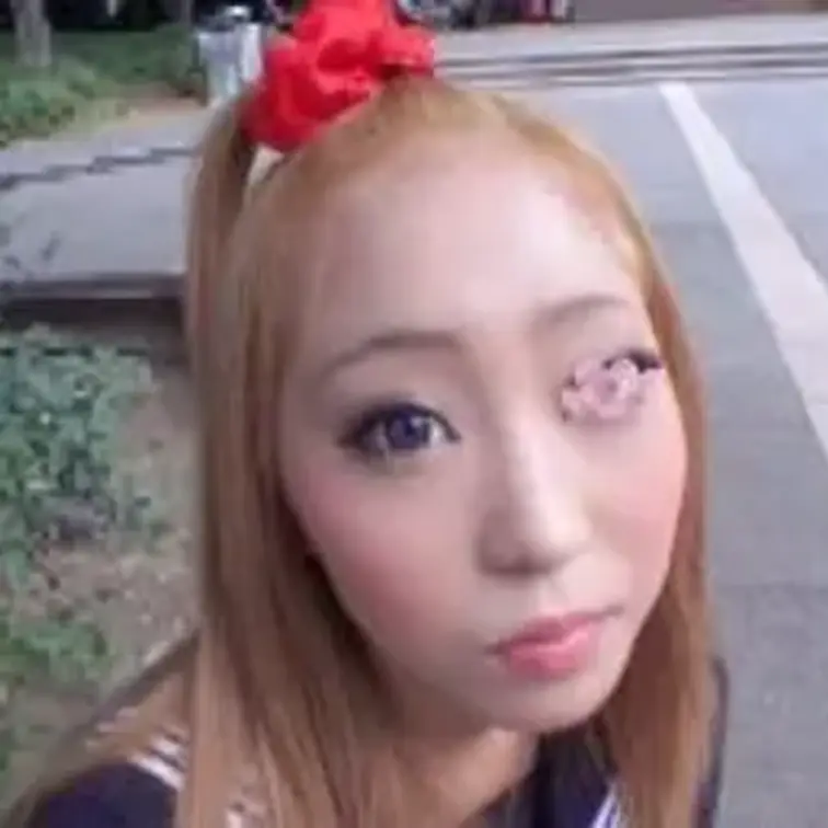 【ギャル×中出し】制服ギャルと公園で待ち合わせ…ラブホへGO‼
ギャルです…正真正銘の（笑）。
最初はビビってました…が、性格良くて安心しました。
よ～く見ると、ツルツルお肌で可愛らしい顔してます。
制服の下は、まだまだ可愛らしい下着を着けてましたわ（笑）。
胸は、膨らみかけのBカップでしょうか？
マン毛は、しっかりと処理してパイパンでした。
何よりお尻がまん丸でとっても綺麗でしたわ‼
時折ふざけながらもニコニコ相手をしてくれて、ちょっと惚れてしまいました（笑）。
中出しもさせてくれましたし。
収録時間/36:27

【注意事項】
※出演者は１８歳以上であることを身分証で確認しております。
※法律や条例に違反することは一切行っておりません。
※本作品は、公開する事を目的に作られたオリジナル動画です。
※二次使用、譲渡、転載、転売等は禁止します。 (1/2)