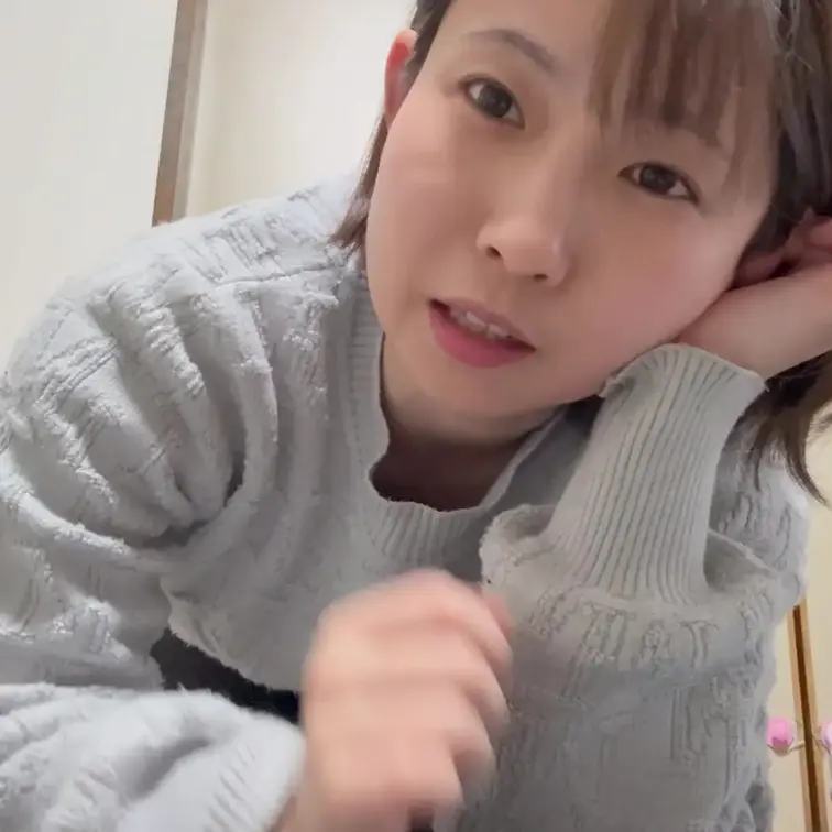 仕事前に、ディルドオナニーします。おしっこも出します。