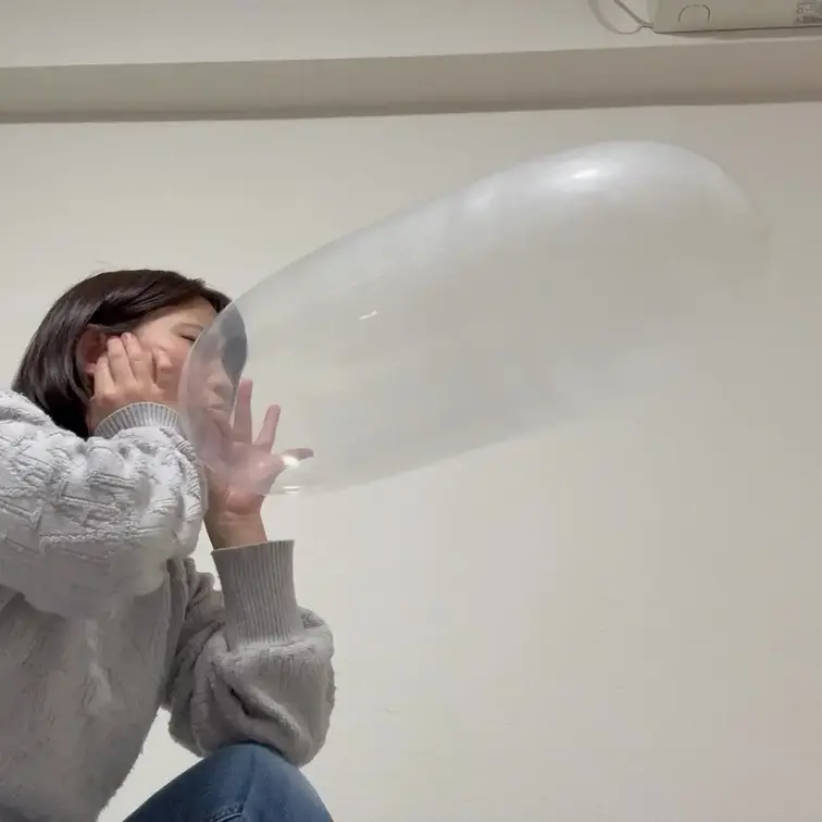 コンドームを風船のように膨らませて割ります。
バルーンポップに興味ある人や、一緒にヒヤヒヤしたい人は見てね！