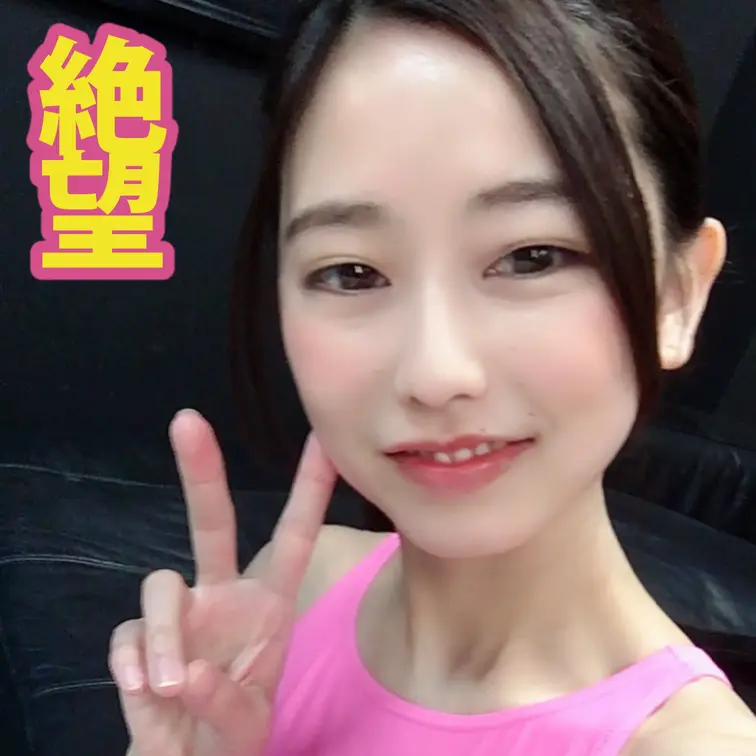身長141cmでと～っても可愛らしく愛嬌がある「ロリ子ちゃん」。
目がくりっくりで、顔に似合わない「ハスキーボイス」が
