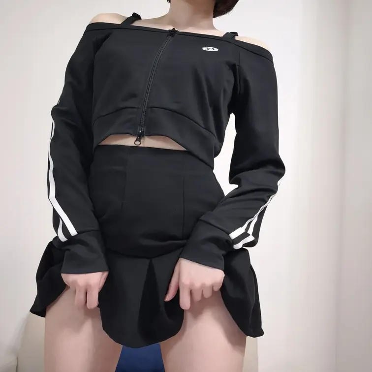 あ◯ちゃん似の美女とのハメ撮りの時に撮影した写真です！
めちゃくちゃ可愛かったので無許可で中出ししちゃいました！
