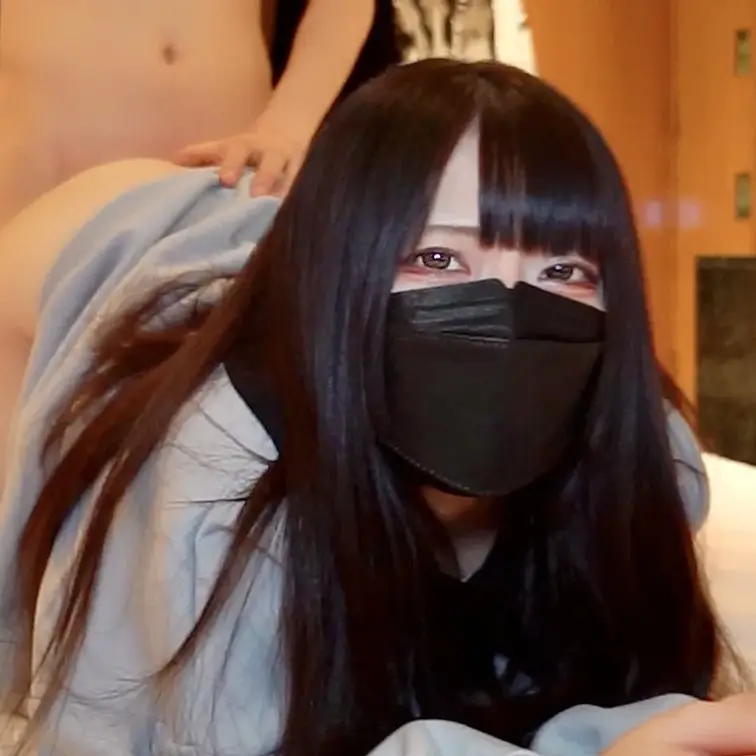 オナホにしている地下アイドルに中出し