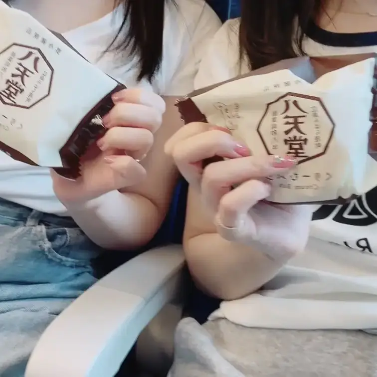 巨尻コンビかりんのの🥺❤️
新幹線旅してきました〜🚄★
二人と３Pしたい人はイイネで教えて下さい👍