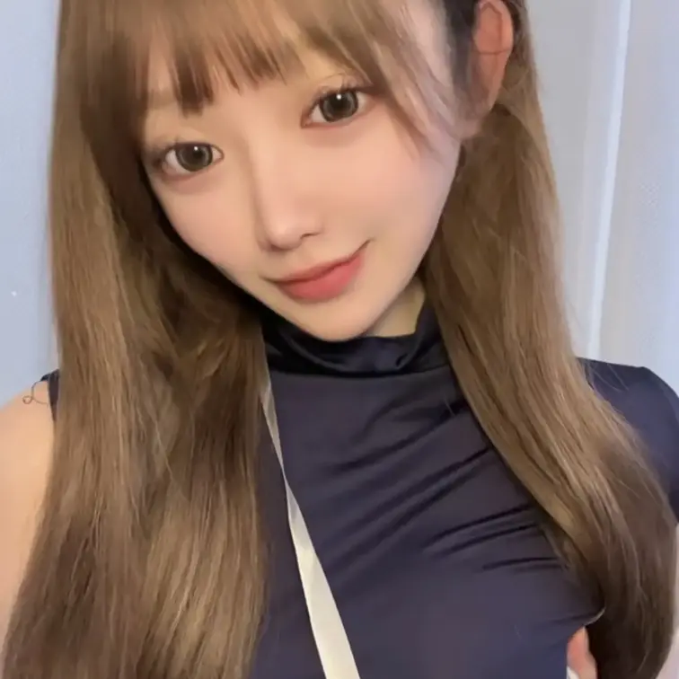 ♡えちえち女上司♡
いつもお仕事頑張っててえらいね🤭💕
ご褒美欲しかったらいぶのおっぱい食べる...？