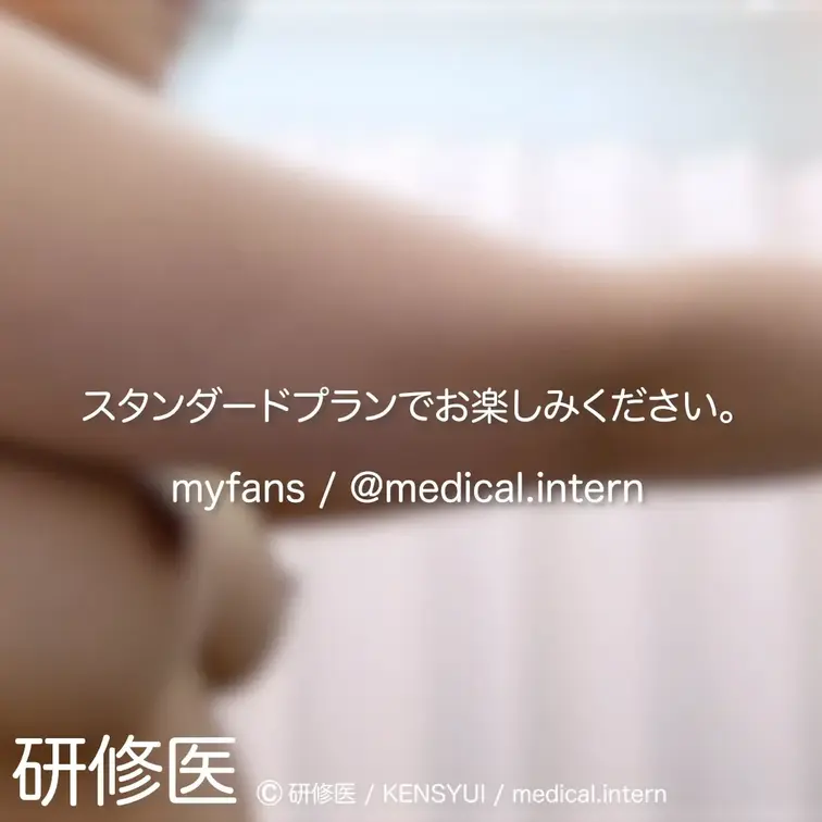 [診察・のぞき系映像]
この映像はボタン型亀でナイショに記録した健診風景です。

この生徒さんはブラジャーをしてい