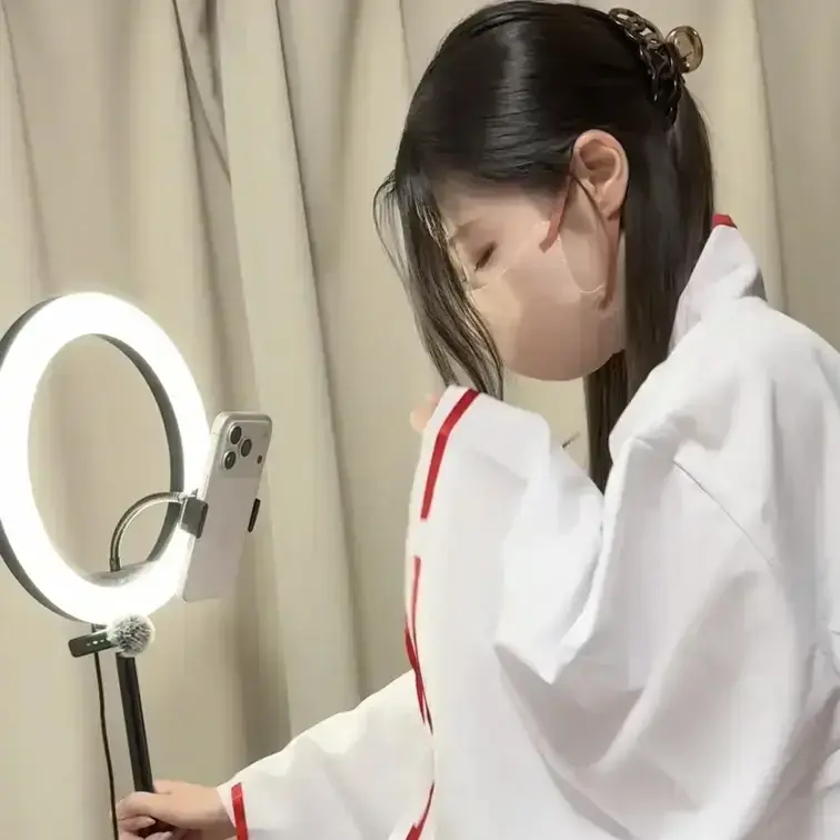 巫女さんになったよ♡
うしろからぱんぱん♡