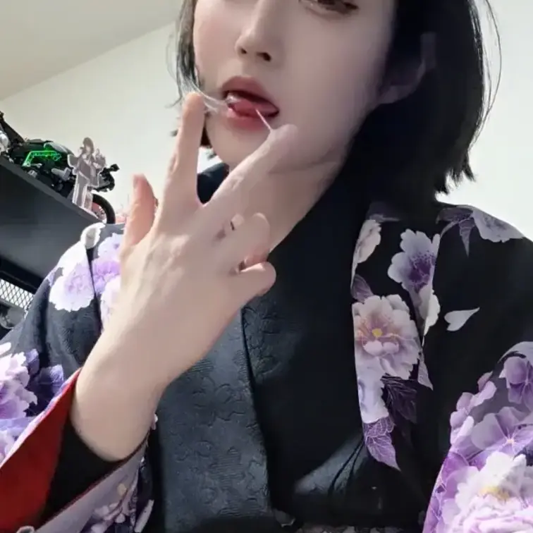 友達のお家で連続射精オナニーしたんですよ【アへ顔あり】