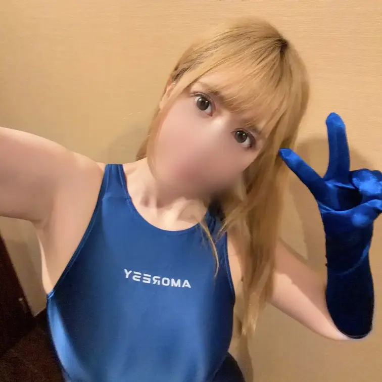 今回の撮影で使用した手袋はアウローラ スーパーフィットウエディンググローブ 40cm Sサイズ 色はブルーになります。
⚠️女の子は最後まで衣装姿のままになります。途中で脱いだりはしません。


【動画内容】
1.女の子が手袋をつける
2.女の子が男の上半身を触りながらDキス
3.乳首舐めながら股間を触る
4.場所を移し男を部屋の入口ドア前に立たせ男の下着を脱がし手コキ、乳首舐め、Dキス
5.フェラ（別アングル３シーン）
6.男をベッドに仰向けに寝かせフェラ
7.手袋にローションをつける
8.両手で手コキしながら男の乳首を手や足を使っていじる
9.乳首舐め手コキで射精