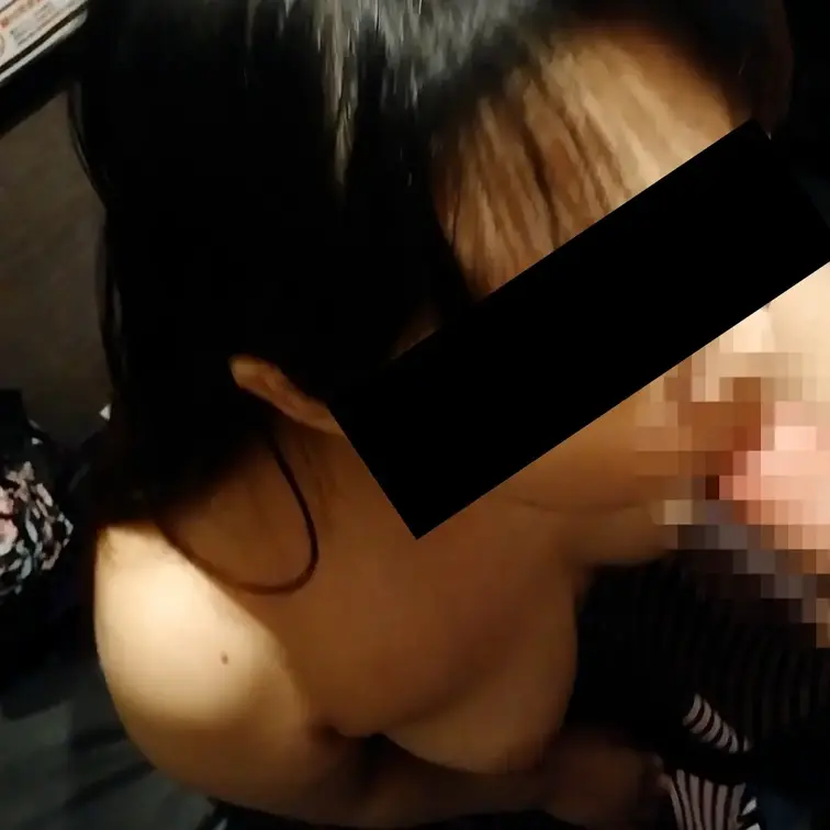黒髪巨乳女子に漫画喫茶でフェラ抜きさせた☆

★作品情報★
お金に困った女の子が「本番だとハードルが高いけど、お口