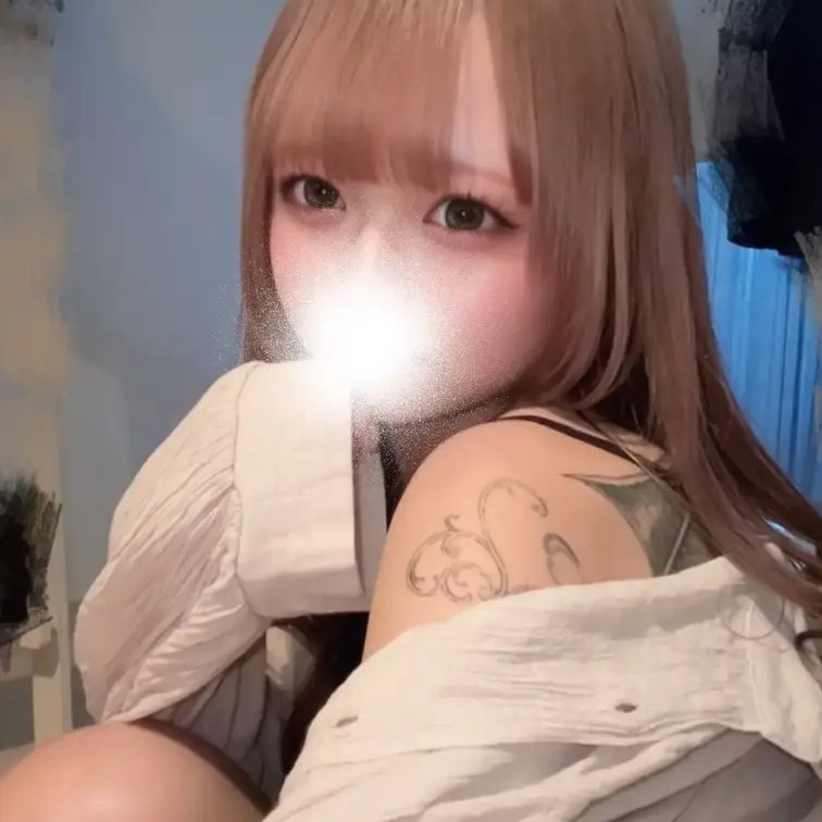 えむ。の公開動画: ピンク髪の強めに犯されるのが大好きな中出し大好きドMのえっちな女の子 ・152cm ・生中出し派 ・週3で夜の街で飲み歩き ・強めのおちんぽにね